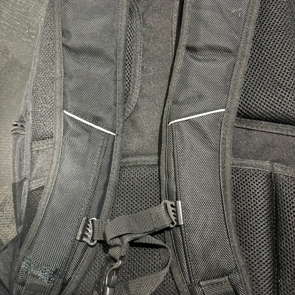 Kenneth Cole Reaction Backpack Like New - Picture 9 of 15